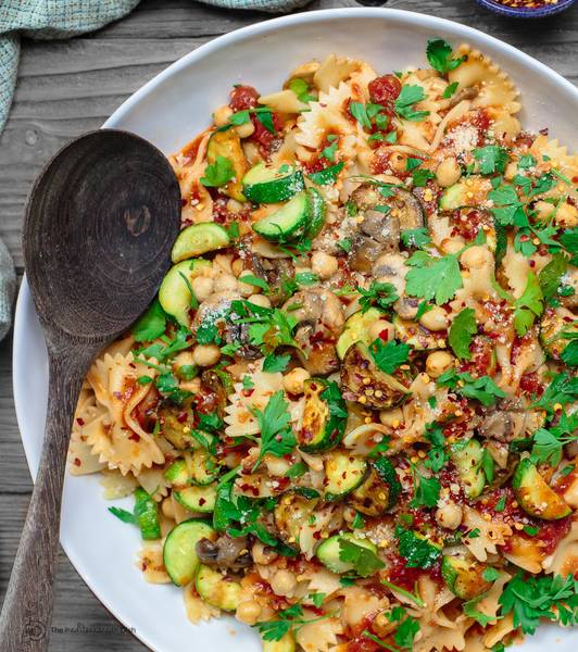 Farfalle mit Zucchini und Kichererbsen