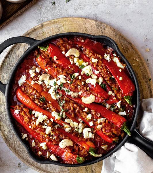 Gefüllte Paprika mit Dinkelreis in fruchtiger Tomatensauce