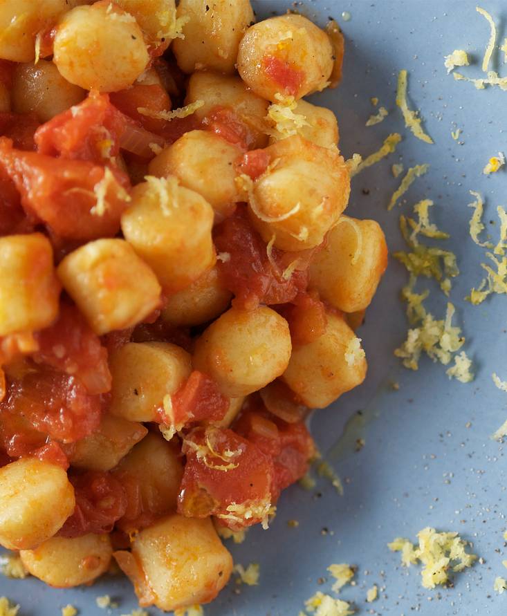 Gnocchi, Tomatenwürfel und Zitrone