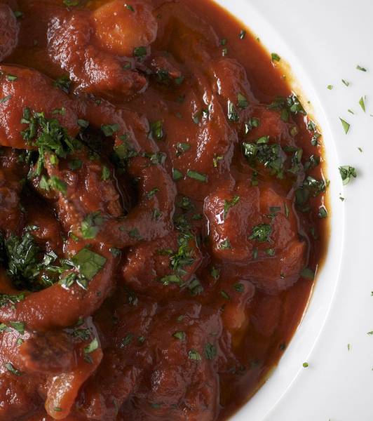 Tintenfisch mit Tomate