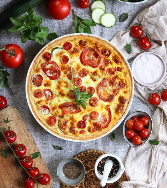 Quiche mit Tomaten und Zucchini